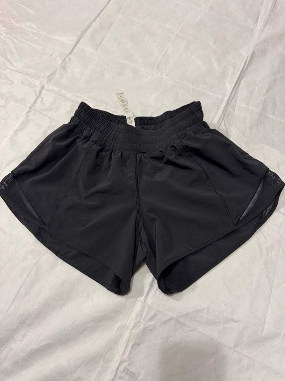 lululemon Hotty Hot Low-Rise Lined Short 4" Black - Picture 3 of 8